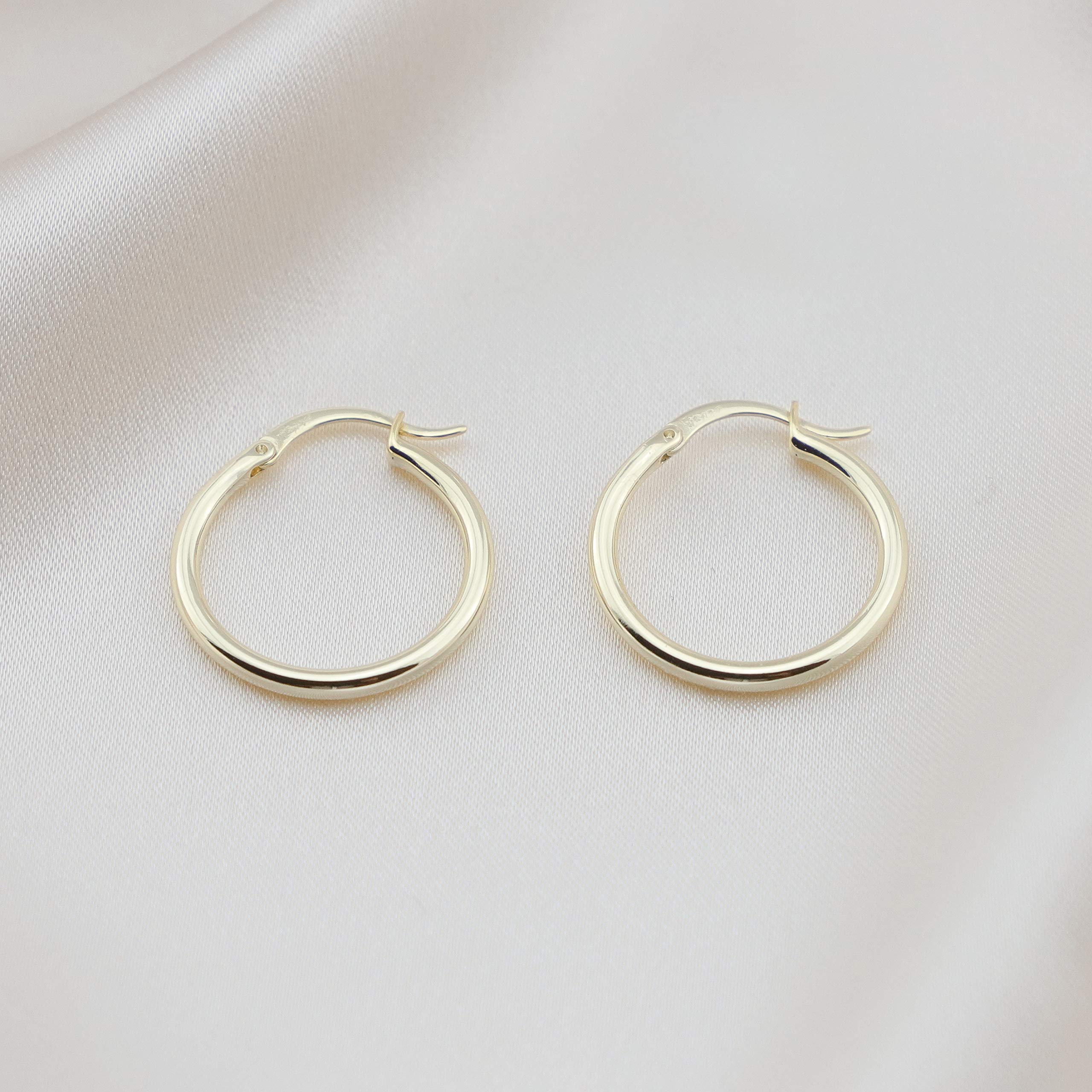 Small Hoop Earrings for Women - 18k Gold Plated Earrings. 25mm Diameter and 2mm Thickness, Thin Hoop Earrings For Girls. Great Jewelry Gift For Womens