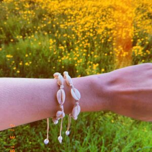 Tarsus Natural Cowrie Puka Shell Bracelets Handmade Boho White Seashell Bracelet Gifts for Women Teen Girls 3 Pcs