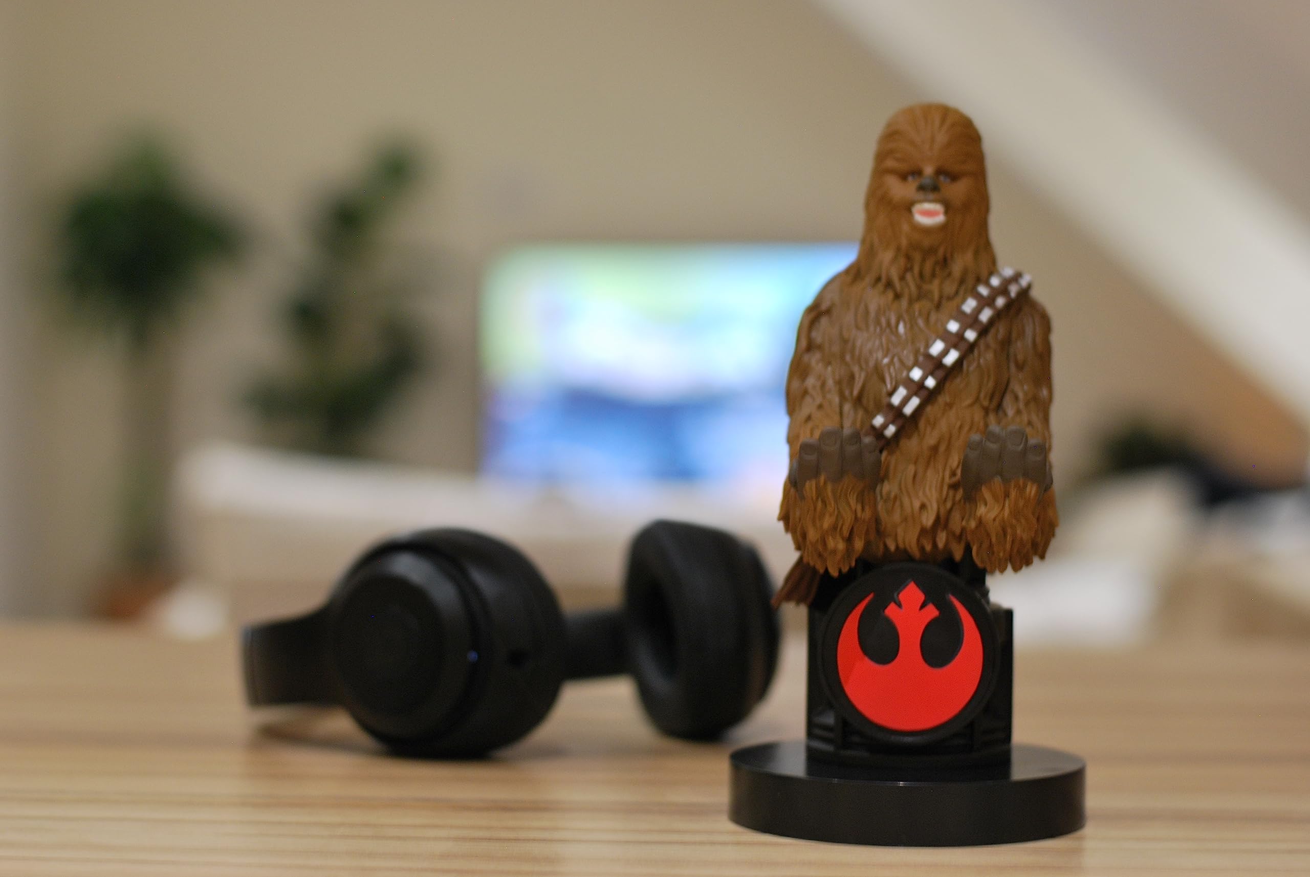 Exquisite Gaming: Star Wars: Chewbacca - Original Mobile Phone & Gaming Controller Holder, Device Stand, Cable Guys, Licensed Figure