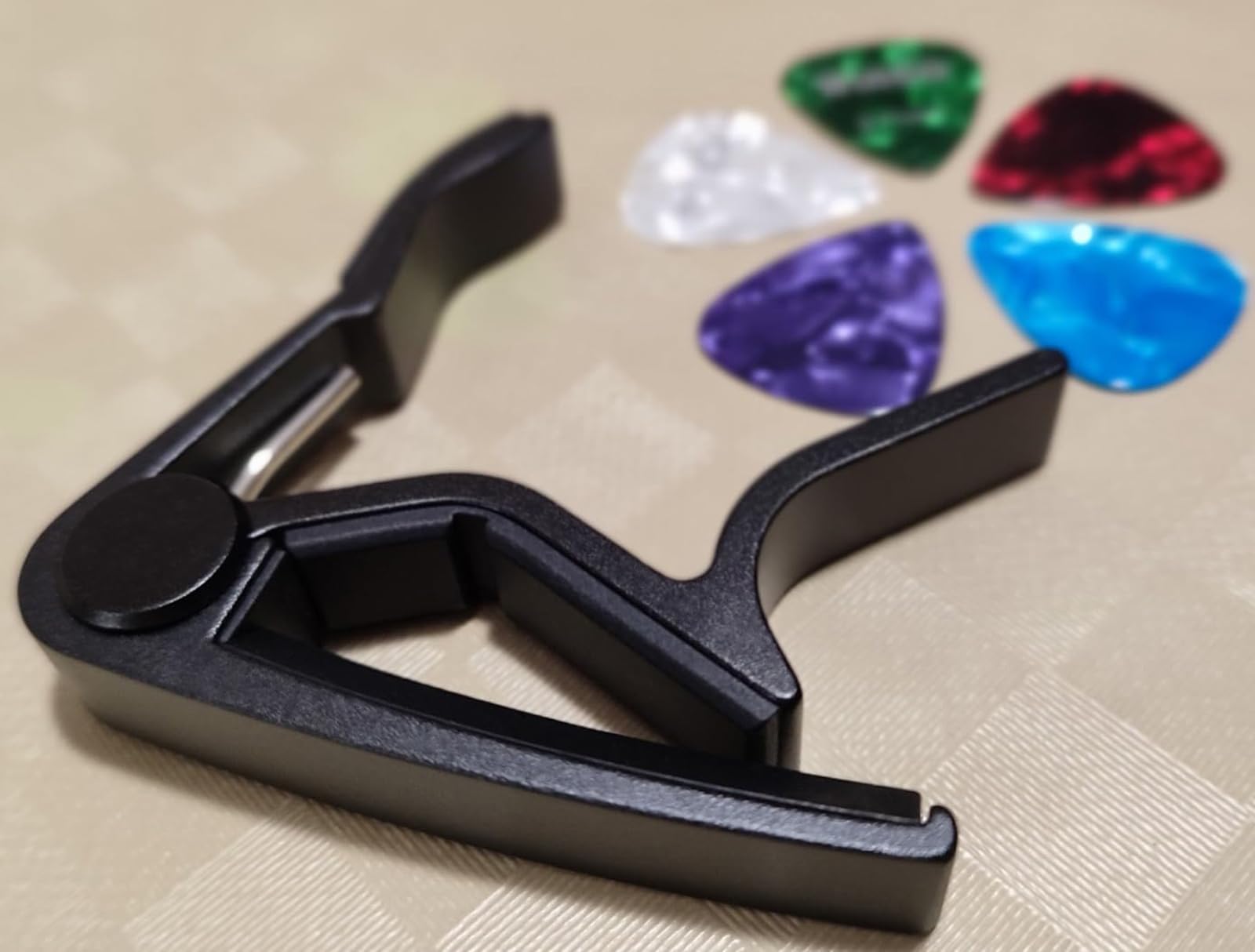 WINGO Guitar Capo for Acoustic and Electric Guitars with 5 Picks for Free, Black.