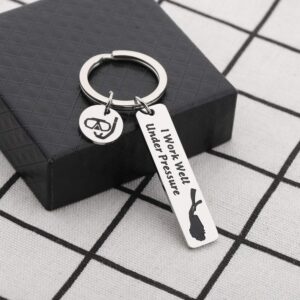 CHOORO Scuba Diving Gift Scuba Diver Gift I Work Well Under Pressure Keychain Extreme Sports Jewelry Great Gift for Divers (I Work Well K)