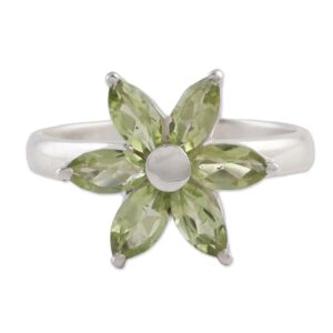 NOVICA Artisan Handmade Peridot Cocktail Ring Sterling Silver Floral from India Green Birthstone [crownbezel 0.6 in L x 0.6 in W x 0.1 in H Band Width 4 mm W] ' Sparkling Daisy'