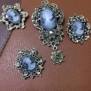 Ezing Vintage Princess Frame Crystal Cameo Brooches Pins Set for Women (C)