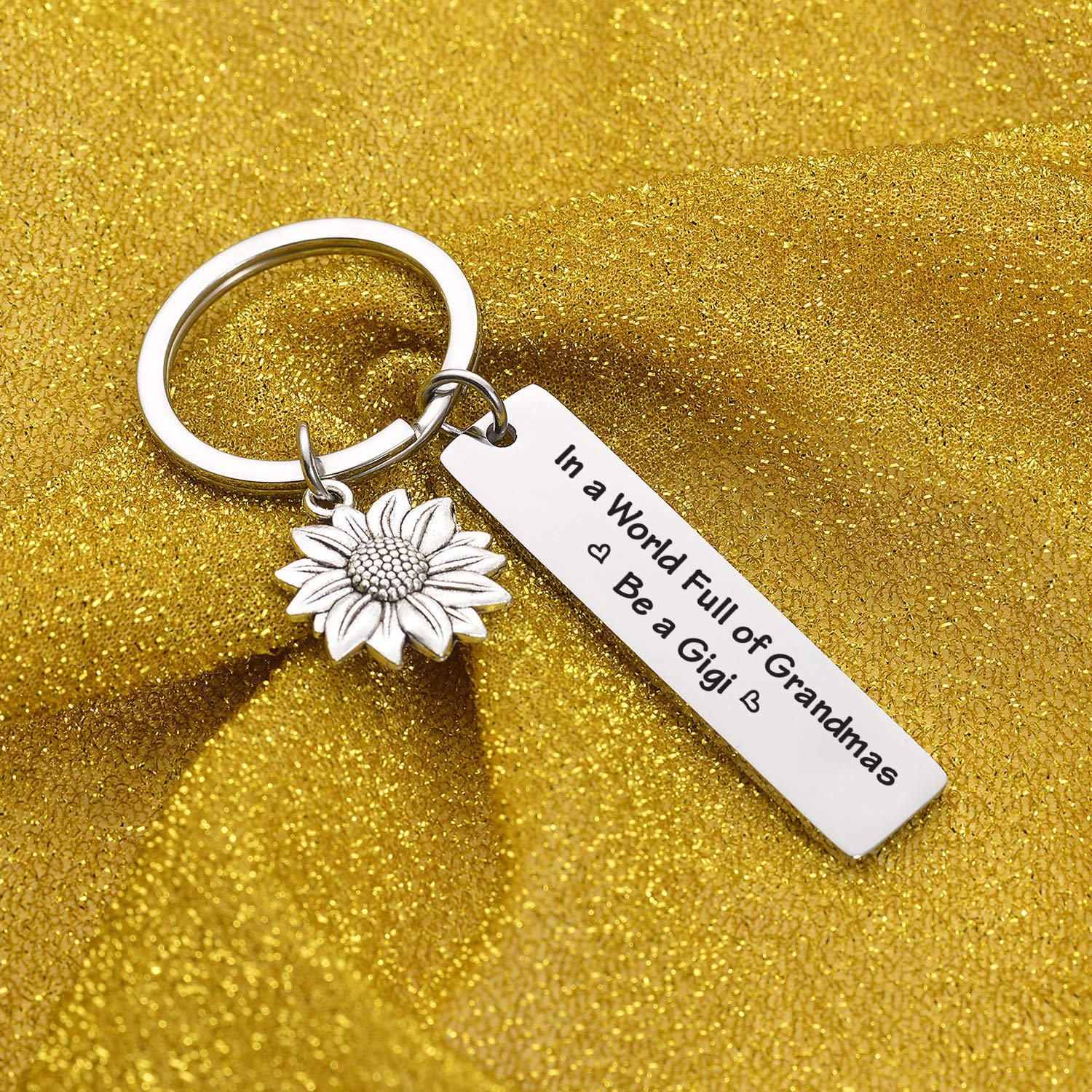 7RVZM Gigi Gifts for Grandma Birthday Keychain Gigi Keychains for Granny Gifts for Women Grandma Mothers Day Gifts for Grandma Gifts from grandkids for Grandmother Keychain from Grandson