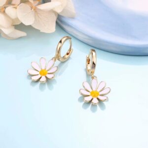 Memorjew Daisy Huggie Hoop Earrings for Women, 925 Sterling Silver Post Tiny Dainty Daisy Flower Dangle Earrings Hypoallergenic Gold Huggie Earrings for Women Jewelry Gifts