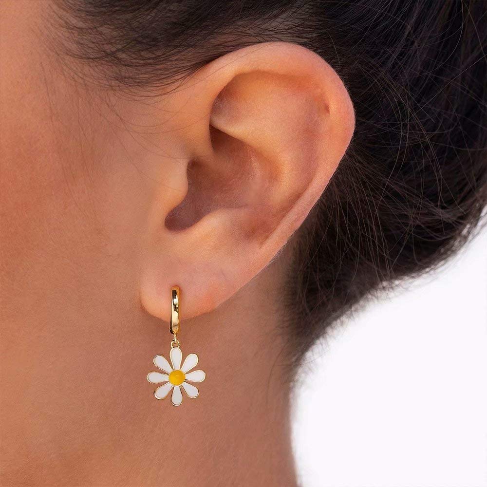 Memorjew Daisy Huggie Hoop Earrings for Women, 925 Sterling Silver Post Tiny Dainty Daisy Flower Dangle Earrings Hypoallergenic Gold Huggie Earrings for Women Jewelry Gifts