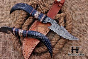 huntex unique custom handmade hand forged ladder pattern damascus steel 12.5 inch long full tang buffalo horn handle razor sharp hunting camping hunter's gut hook knife with genuine leather sheath