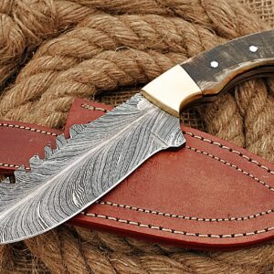 HUNTEX Unique Custom Handmade Hand-Forged New Feather Pattern Damascus Steel 9.5 Inch Long Full Tang Ram Horn Handle Razor Sharp Hunting Camping Knife with Genuine Leather Sheath