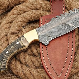 HUNTEX Unique Custom Handmade Hand-Forged New Feather Pattern Damascus Steel 9.5 Inch Long Full Tang Ram Horn Handle Razor Sharp Hunting Camping Knife with Genuine Leather Sheath