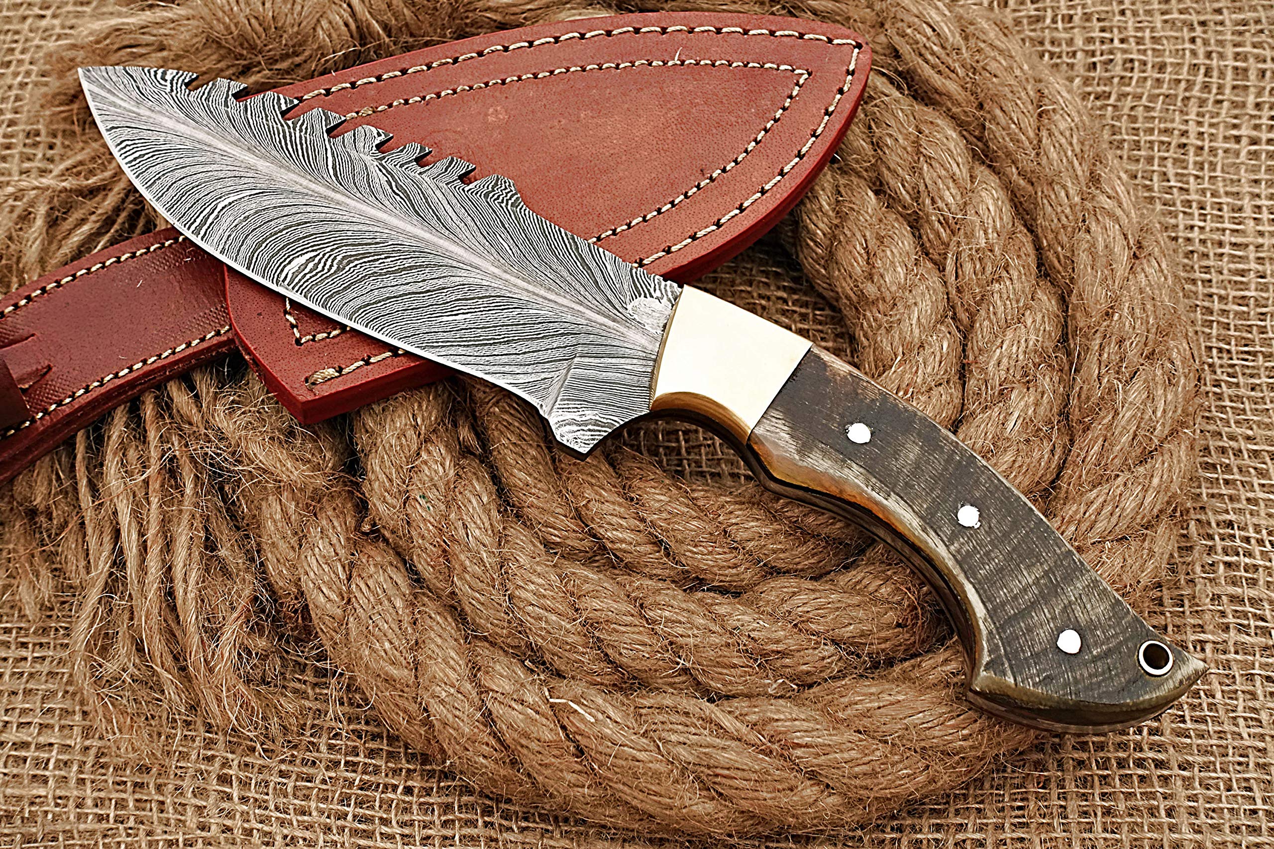 HUNTEX Unique Custom Handmade Hand-Forged New Feather Pattern Damascus Steel 9.5 Inch Long Full Tang Ram Horn Handle Razor Sharp Hunting Camping Knife with Genuine Leather Sheath