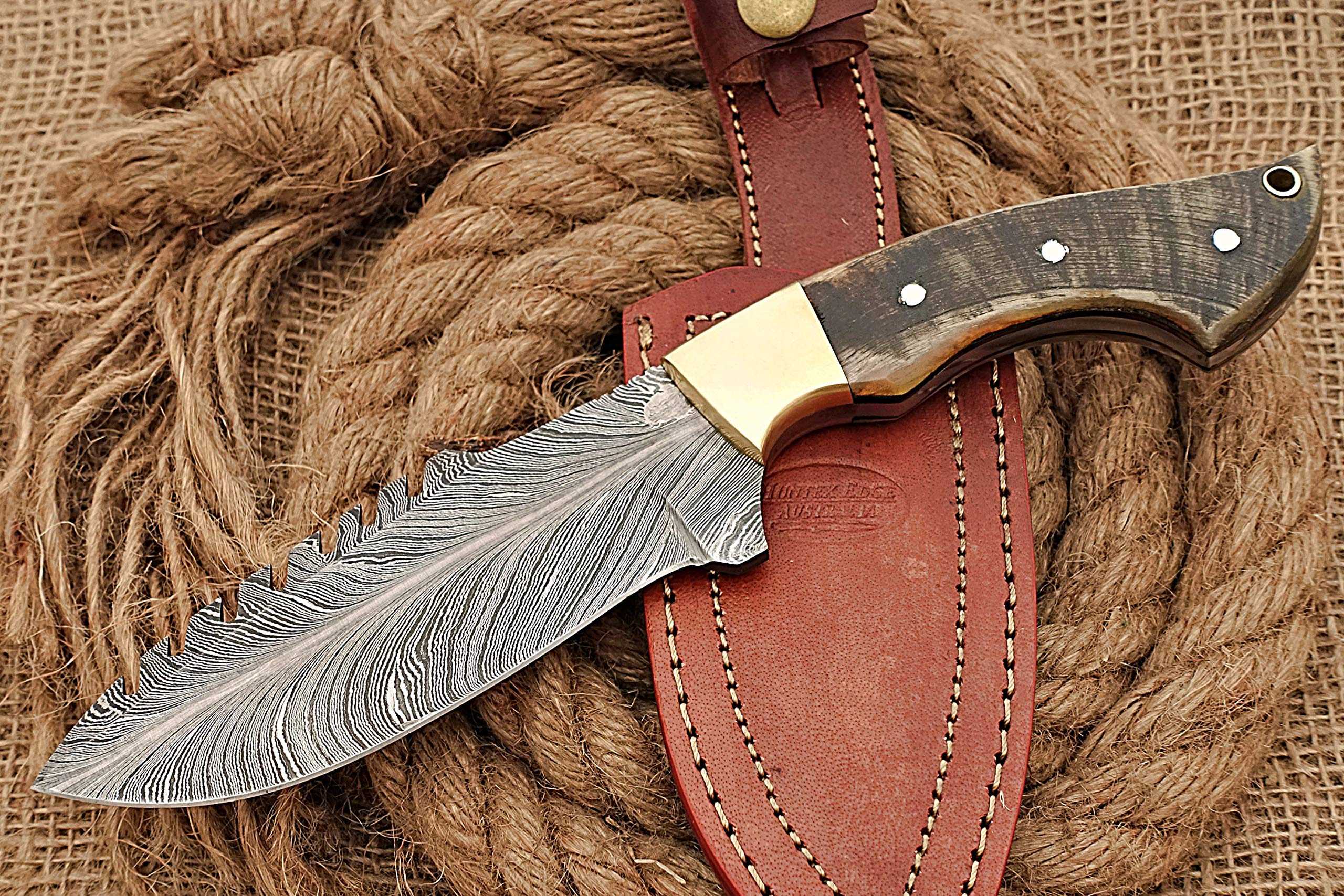 HUNTEX Unique Custom Handmade Hand-Forged New Feather Pattern Damascus Steel 9.5 Inch Long Full Tang Ram Horn Handle Razor Sharp Hunting Camping Knife with Genuine Leather Sheath