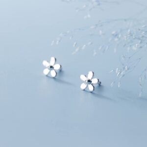 Minimalist 18G Daisy Flower Stud Earrings S925 Sterling Silver Dainty Tiny Small Cartilage Tragus Earring Ear Piercing Studs Helix Barbell Hypoallergenic for Women