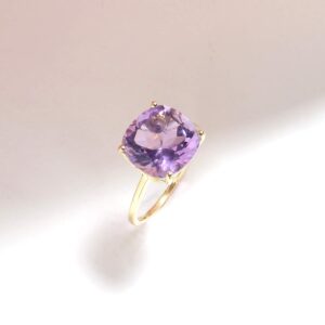 YoTreasure 10kt Yellow Gold Amethyst Solitaire Chunky Ring (Cushion, 5.85 ct. t.w.)