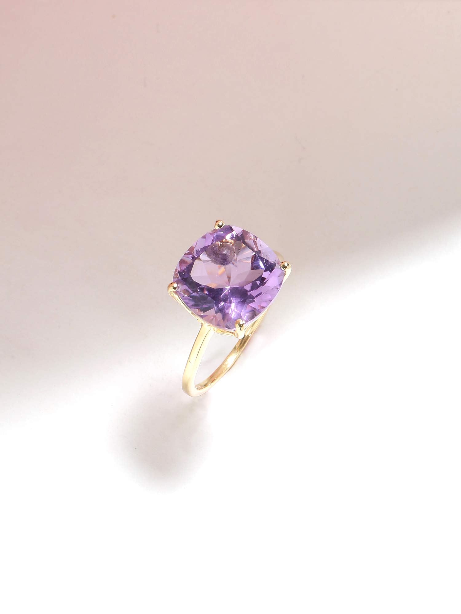 YoTreasure 10kt Yellow Gold Amethyst Solitaire Chunky Ring (Cushion, 5.85 ct. t.w.)