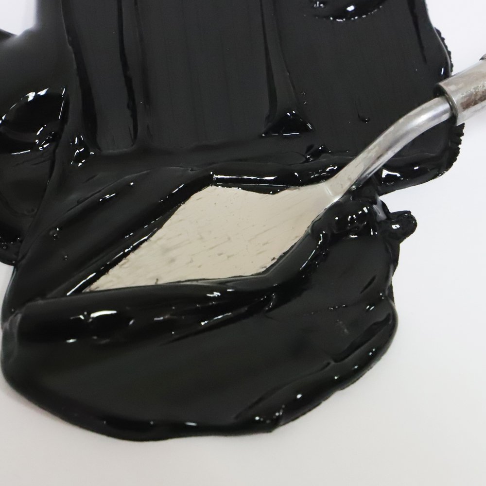 Mont Marte Discovery School Acrylic, Titanium White and Black, 1/2 Gallon (2 Liter). Ideal for Students and Artists. Excellent Coverage and Fast Drying. Pump Lid Included.