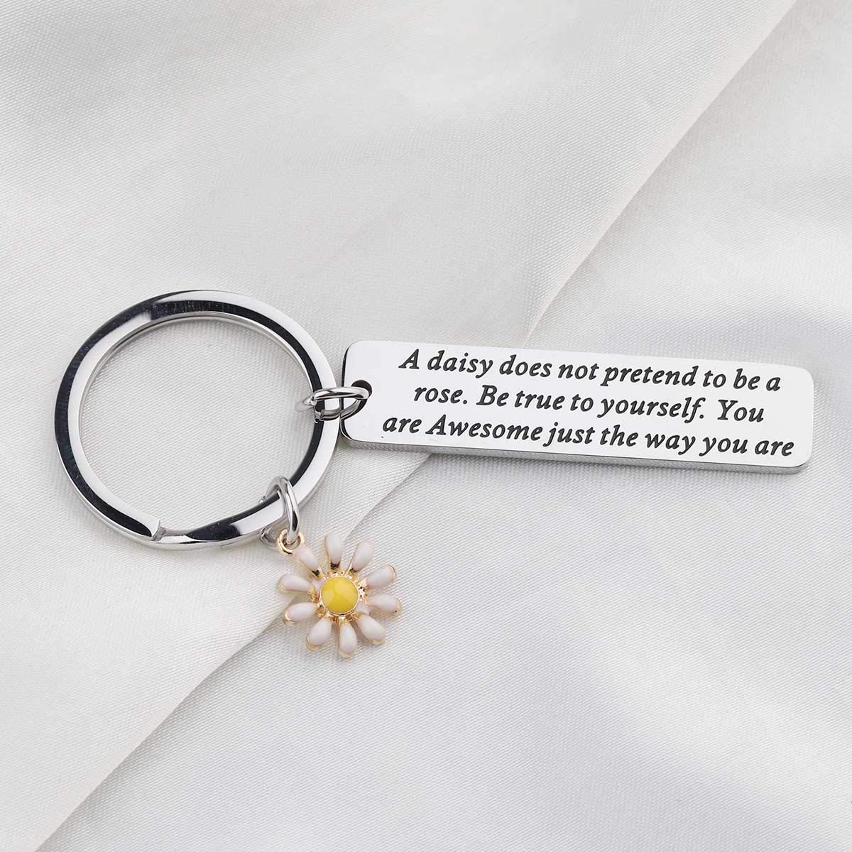 ENSIANTH Daisy Jewelry Daisy Lover Gifts Motivational Friendship Gift Flowers Jewelry A Daisy Doesn't Pretend To Be A Rose Keychain (Daisy Keychain)