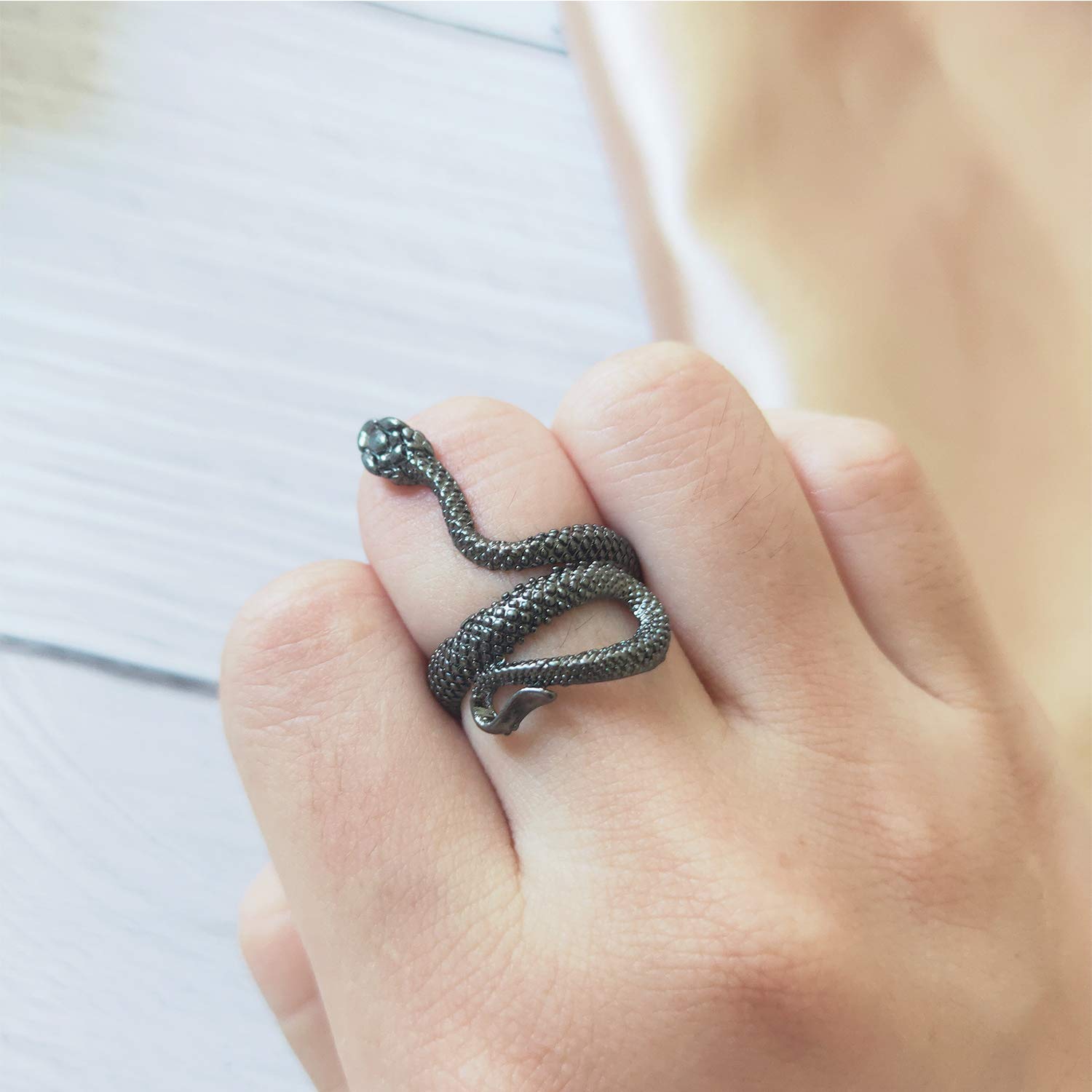 Snake Ring for Women Gothic Black Snake Rings Punk Open Adjustable Silver Snake Knuckle Rings Stackable Reptile Serpent Band Rings for Halloween Costumes Accessories