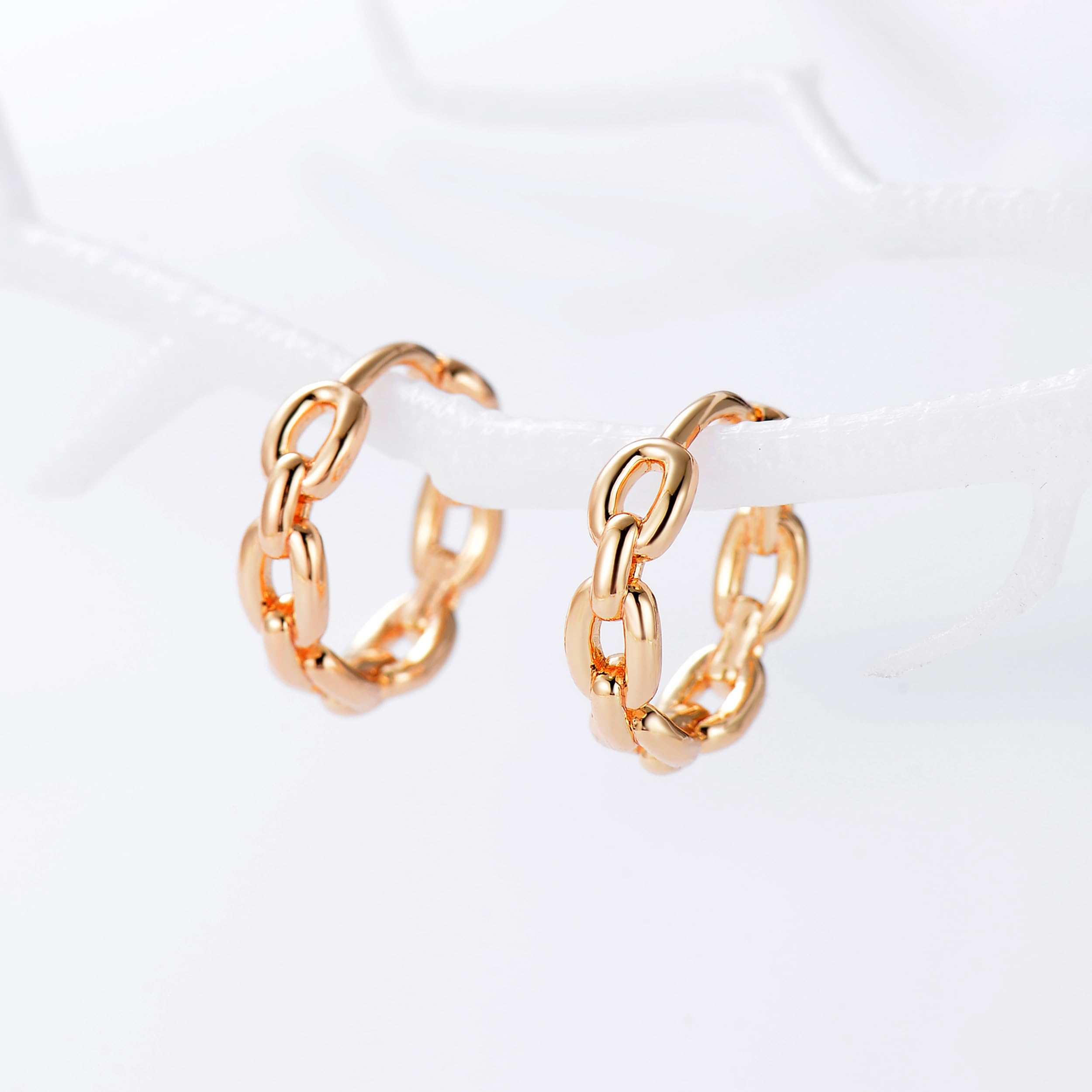 FETTERO Gold Huggie Hoop Earrings for Women Gold Plated Dainty Hypoallergenic Earrings Twist Link Hoops Simple Minimalist Earring Jewelry for Women