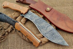 huntex handmade hand-forged twist pattern damascus steel 15 inch long full tang natural oak wood handle razor sharp hunting camping kukri knife w/genuine leather sheath