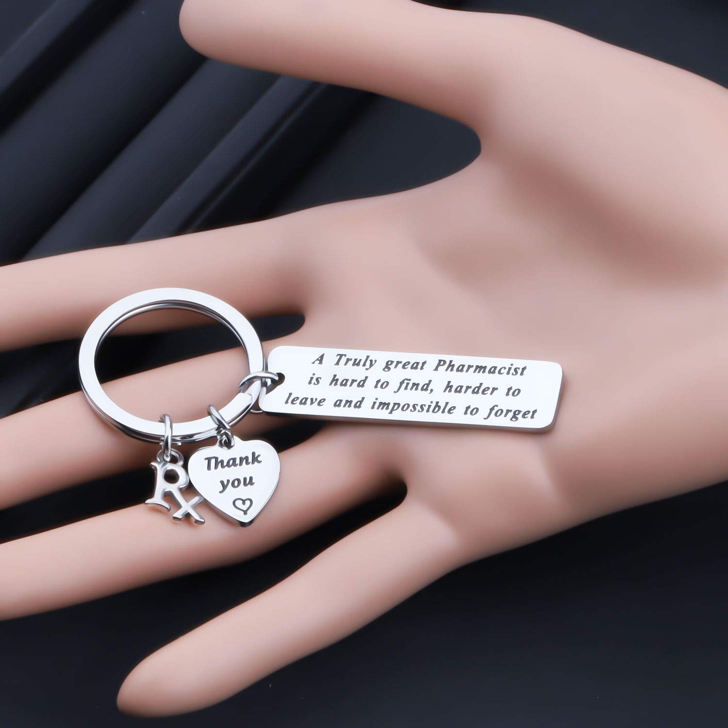 MAOFAED Pharmacist Keychain A Truly Great Pharmacist is Hard to Find Keychin Pharmacist Appreciation Gift Pharmacist Retirement Gift (truly great pharmacist)