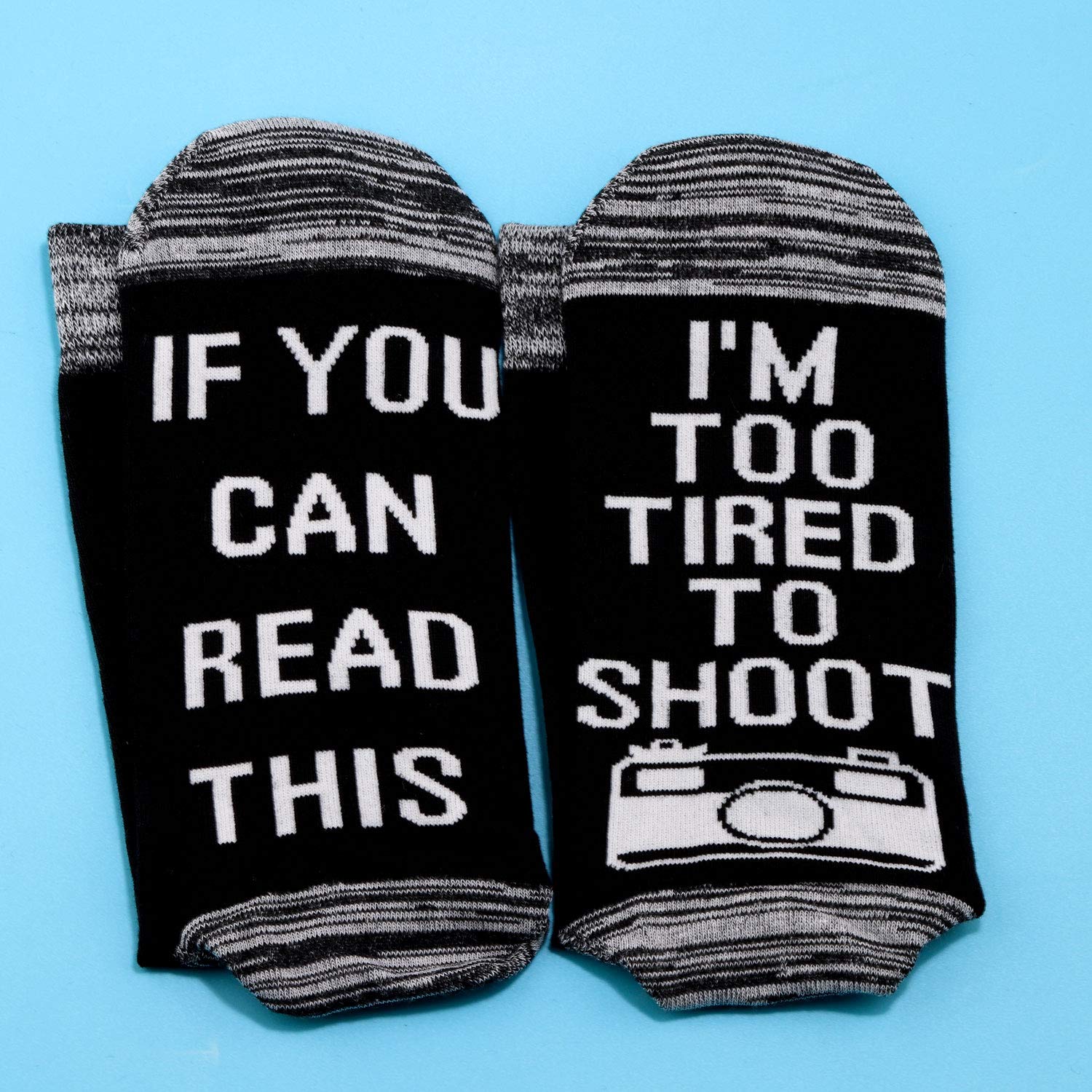 JXGZSO 2 Pairs Photographer Gift Camera Socks Photography Gift If You Can Read This I’m Too Tired To Shoot Socks (Too Tired To Shoot)