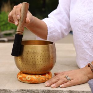 DharmaObjects Tibetan Ring Gong Meditation Singing Bowl Mallet Cushion Set (Jumbo)