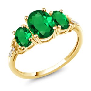 Gem Stone King 10K Yellow Gold Green Simulated Emerald and Diamond Accent 3-Stone Engagement Ring | 1.59 Cttw | 3 Stone Wedding Anniversary Gold Promise Ring For Women (Size 8)