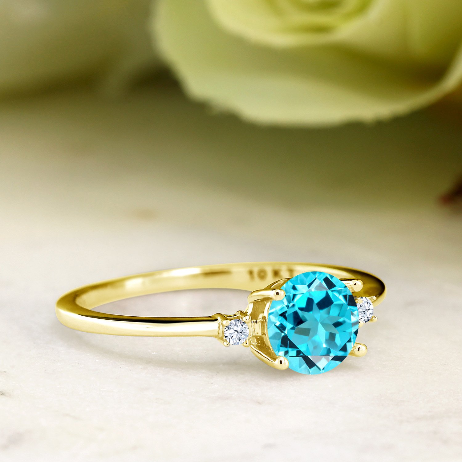 Gem Stone King 10K Yellow Gold Swiss Blue Topaz and White Created Sapphire Solitaire Engagement Ring For Women (0.93 Cttw, Round 6MM, Gemstone November Birthstone, Size 8)