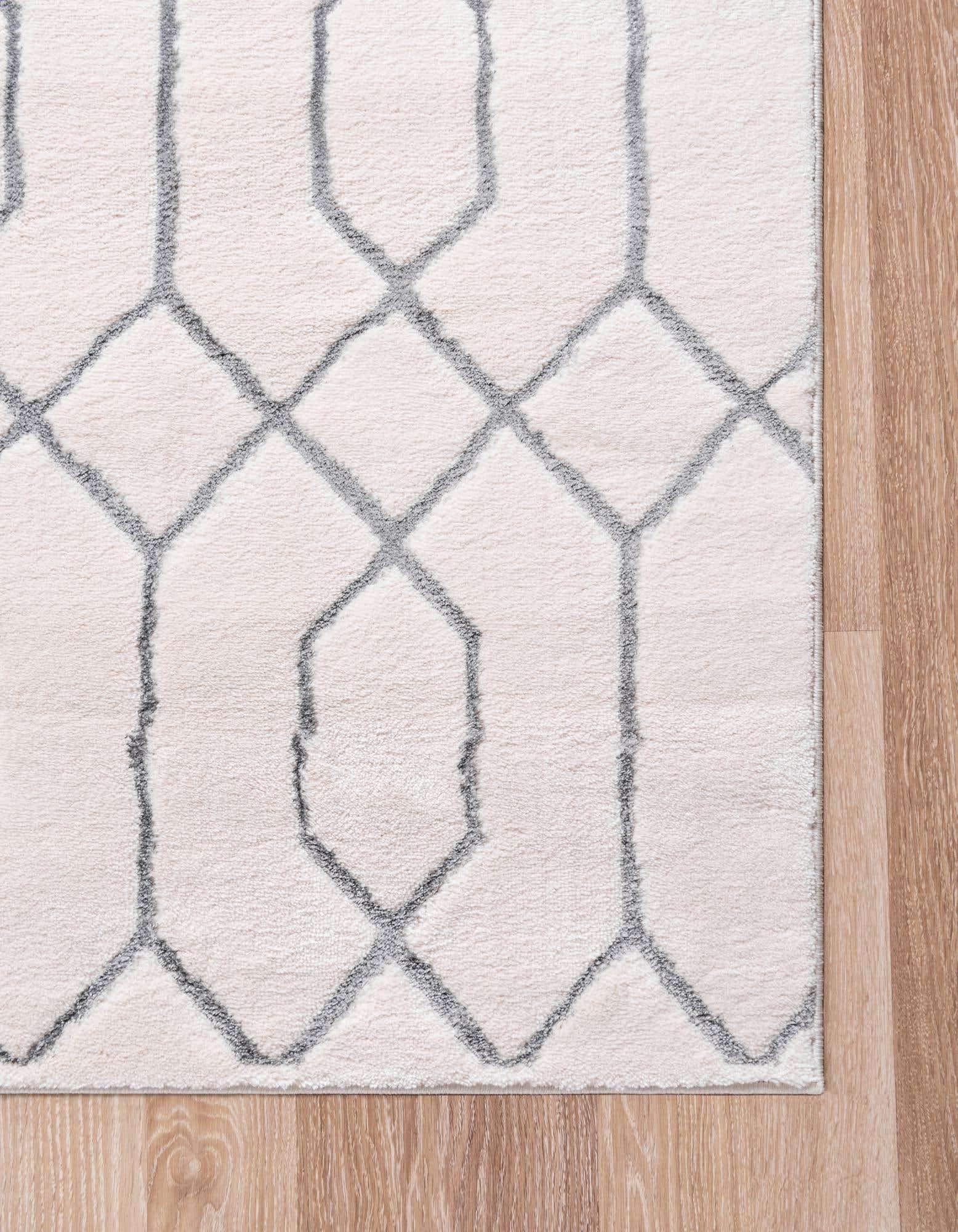 Unique Loom Glam Collection Area Rug - Trellis (3' 3" x 5' 3" Rectangle, White Silver/ Silver)