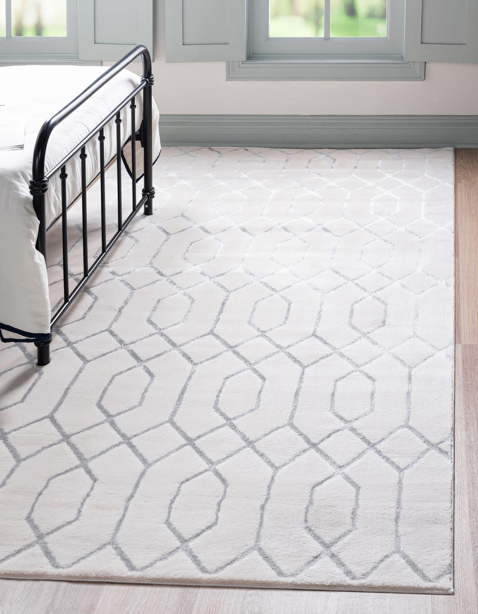 Unique Loom Glam Collection Area Rug - Trellis (3' 3" x 5' 3" Rectangle, White Silver/ Silver)