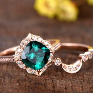 WANGYUSHENG Rose Gold Tone Cushion Emerald CZ Engagement Rings for Women Cubic Zirconia Promise Halo Engagement Ring Set (US Size 9)