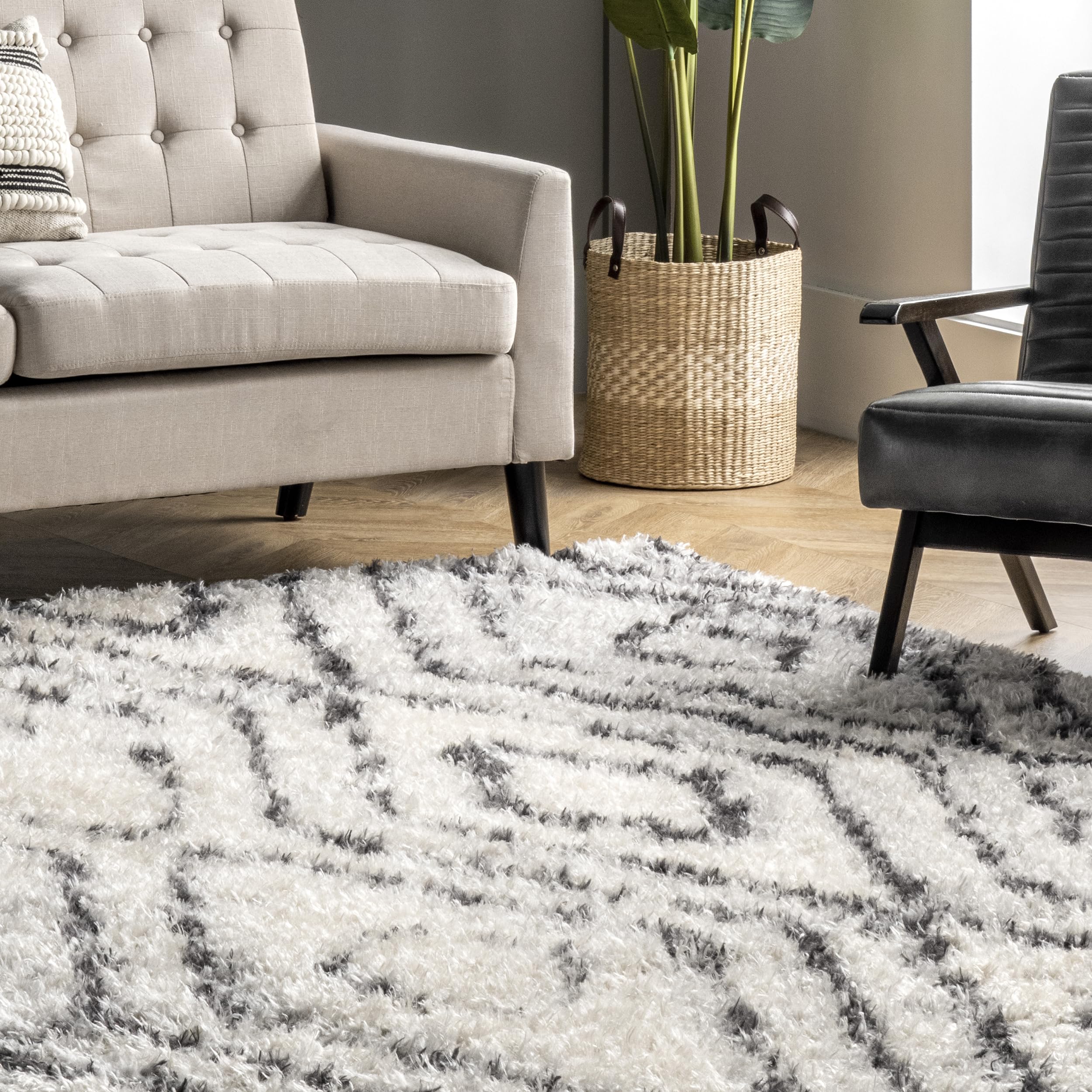 nuLOOM Bristowe Diamond Cozy Soft & Fluffy Shag Area Rug, 4x6, Beige