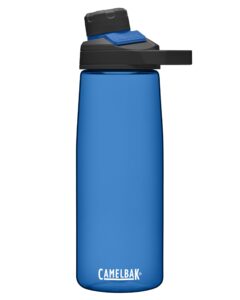 camelbak chute mag bpa free water bottle with tritan renew - magnetic cap stows while drinking, 25oz, oxford