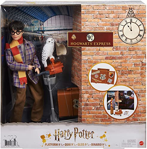 Mattel Harry Potter Collectible Platform 9 3/4 Doll (10-inch), Posable, Wearing Travel Fashion, with Hedwig, Luggage & Accessories, Gift for Collectors and Kids 6 Years Old and Up