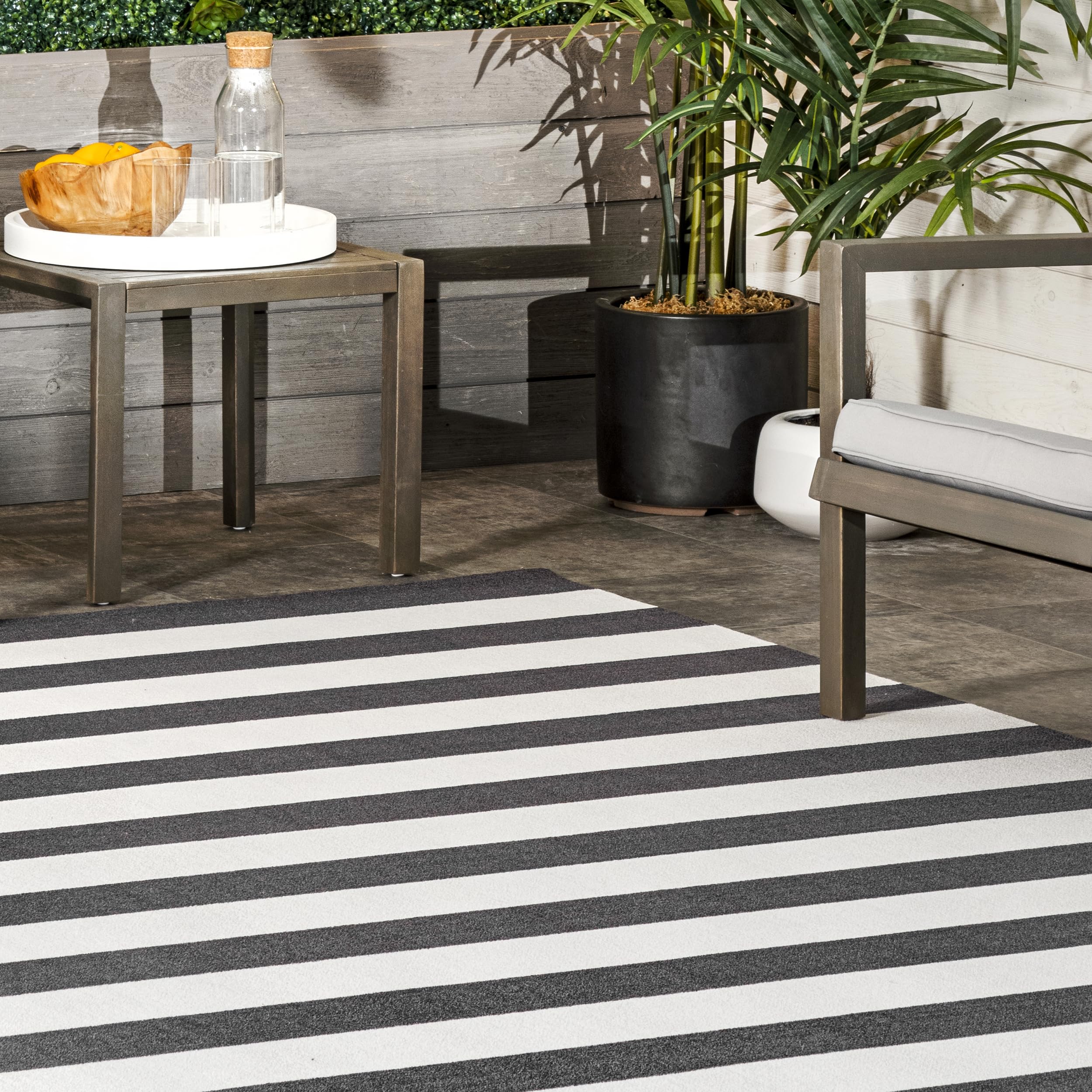 nuLOOM Christa Striped Indoor/Outdoor Area Rug, 9x12, Black