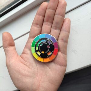 Creative Color Wheel Enamel pin, The Spinning Wheel Moves Nicely，Color Wheel Brooch (Color Wheel Enamel pin)