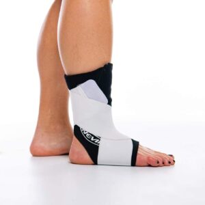 Nevin Neoprene Ankle Support (Black, Large)