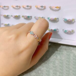 YOOESTORES82 Cute Colorful Daisy Ring for Women. Silver/Rose Gold Rhinestone Little Daisy Flowers Rings Sunflower Wedding Band Ring (Silver)