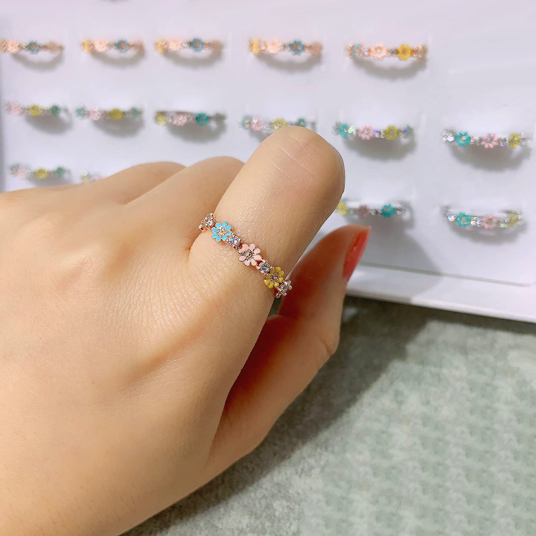 YOOESTORES82 Cute Colorful Daisy Ring for Women. Silver/Rose Gold Rhinestone Little Daisy Flowers Rings Sunflower Wedding Band Ring (Silver)