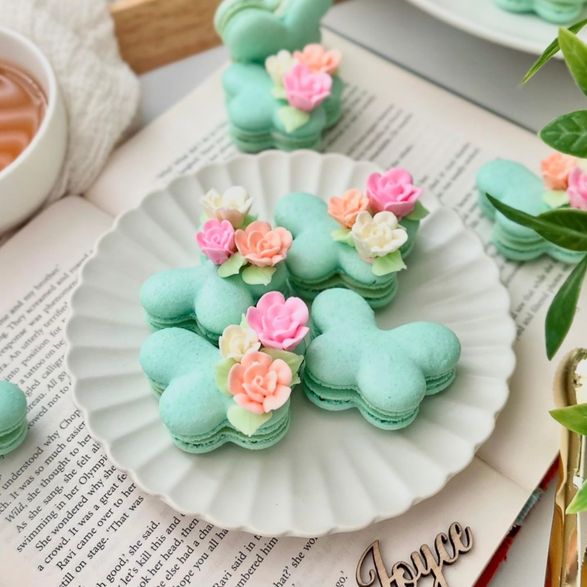 30 Tea Party Icing Flowers | Small Edible Flowers| Edible Roses| Pink Roses| Ivory Sprinkles | Royal Icing Flowers | Pink Sprinkles | Simply Sucré