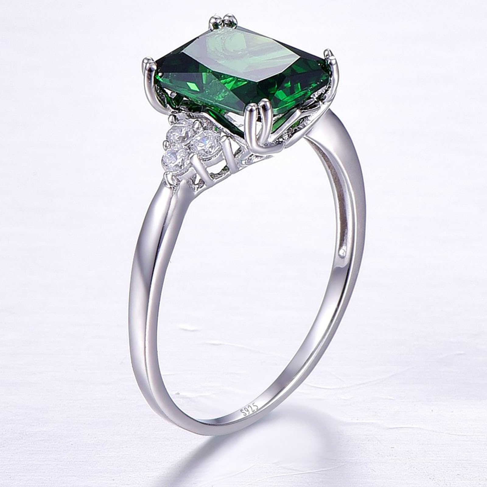 Yaresul 3.5ct Women's Green Emerald Ring for Women 925 Sterling Silver Emerald Engagement Ring for Women May Birthstone Rings Paved Cubic Zirconia Wedding Rings Size 8