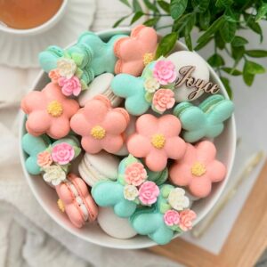 30 Tea Party Icing Flowers | Small Edible Flowers| Edible Roses| Pink Roses| Ivory Sprinkles | Royal Icing Flowers | Pink Sprinkles | Simply Sucré