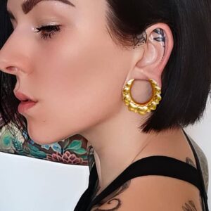 LADEMAYH 2Pcs 1 inch Gauges for Ears, Cute Gold 25mm Gauges for Ears, Heart 1 inch Plugs for Ears Surgical Steel Saddle Plugs Tunnels Ear Gauges Earrings