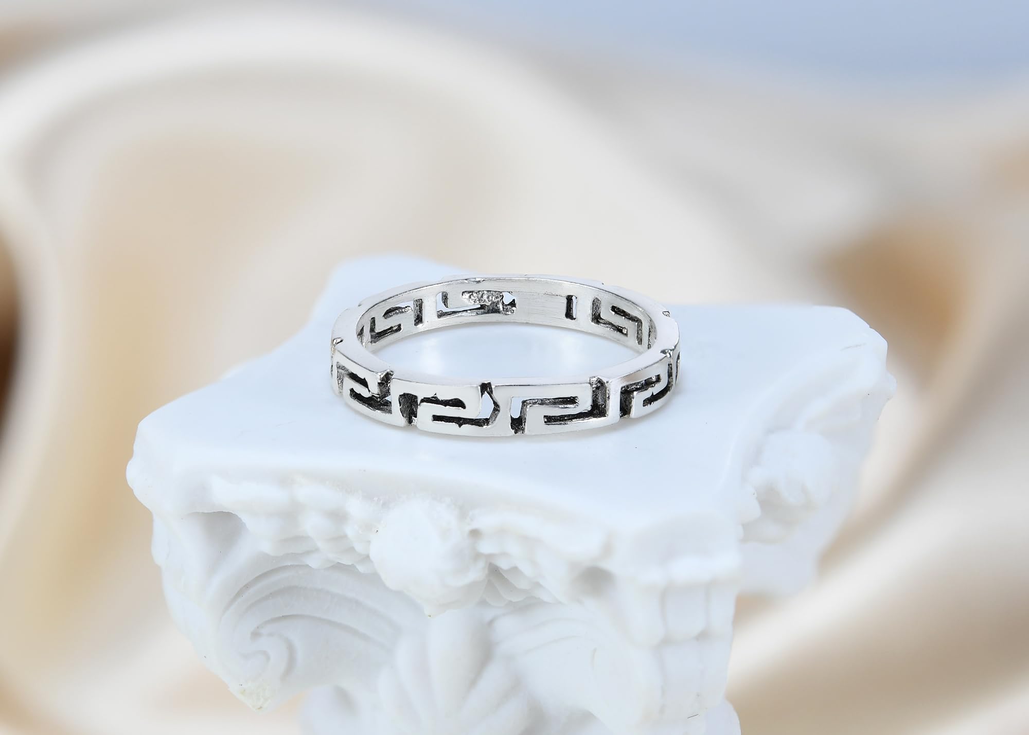 AeraVida Trendy Greek Key or Meander Band .925 Sterling Silver Ring | Vintage Patterned Silver Ring for Women | Minimalist Greek Accessory for All Occasion | Anniversary Jewelry Gift | Size (10)