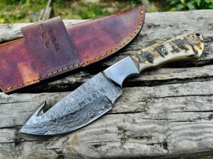 bandle custom handmade hunting knife camp knife damascus steel gut hook skinning knife edc 9'' overall ram horn handle with custom sheathe10