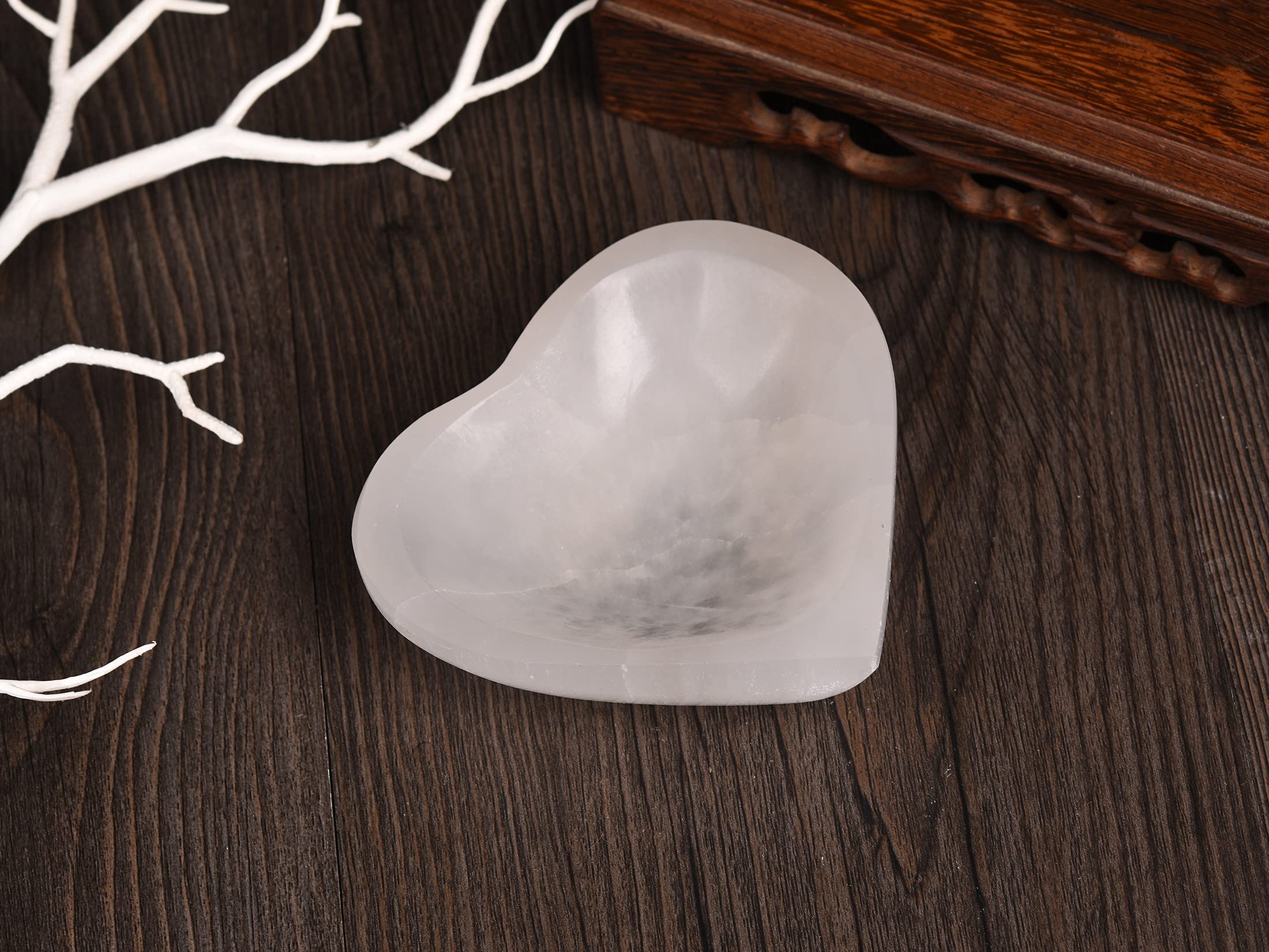 AMOYSTONE Natural Selenite Bowl Heart Shaped Selenite Plate for Crystals 4-4.7" for Reiki Healing Meditation Decoration