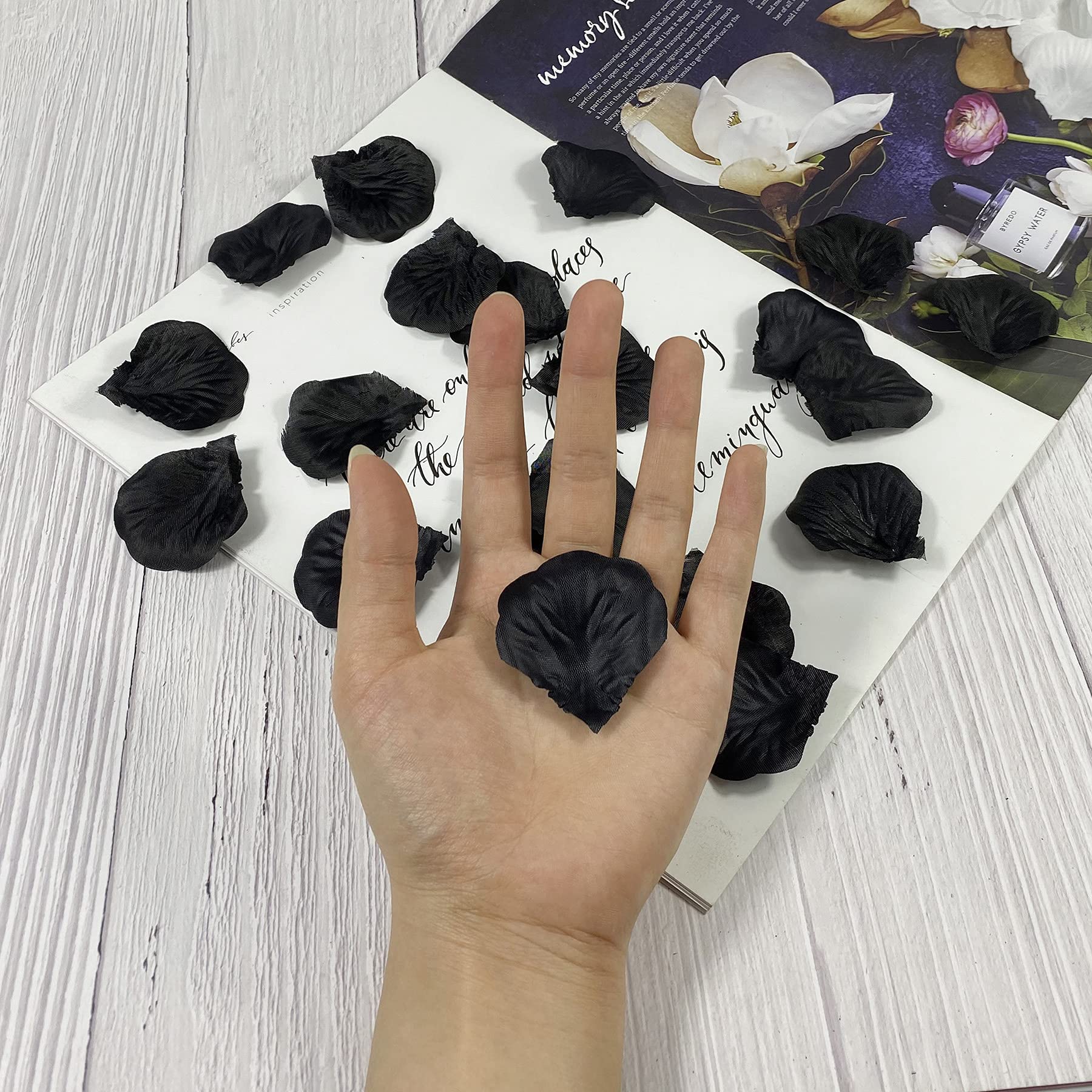 zYoung 3000 Pieces Black Rose Petals Fake Artificial Flower Petals for Valentine Day,Wedding,Party Decoration,Romantic Night