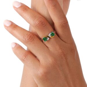 Gem Stone King 925 Sterling Silver and 10K Yellow Gold Green Nano Emerald and White Lab Grown Diamond Ring For Women (1.04 Cttw, Heart Shape 5MM, Available in size 5, 6, 7, 8, 9)