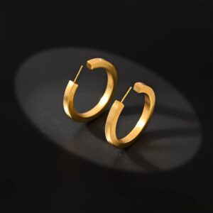 FAMARINE Square Tube Gold Hoop Earrings for Women 18K Gold Plated Hoops with Brushed Finished Chunky Earrings