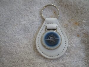 1930's 1940's 1950's olds world vintage logo leather keychain - white